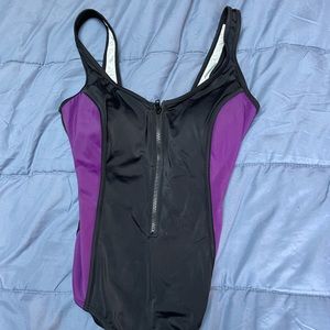 NWT Reebok One Piece SZ 12